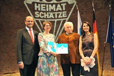 Heimatminister Albert Füracker und Kunstministerin Prof. Dr. med. Marion Kiechle prämieren 100 Heimatschätze